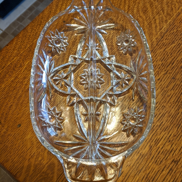 Beautiful vintage clear glass serving tray with handles 2 separate serving areas - Picture 4 of 5